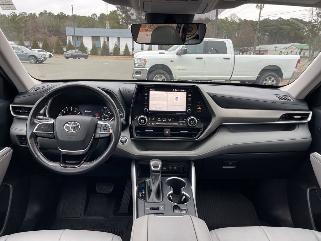 Used 2020 Toyota Highlander XLE image 8