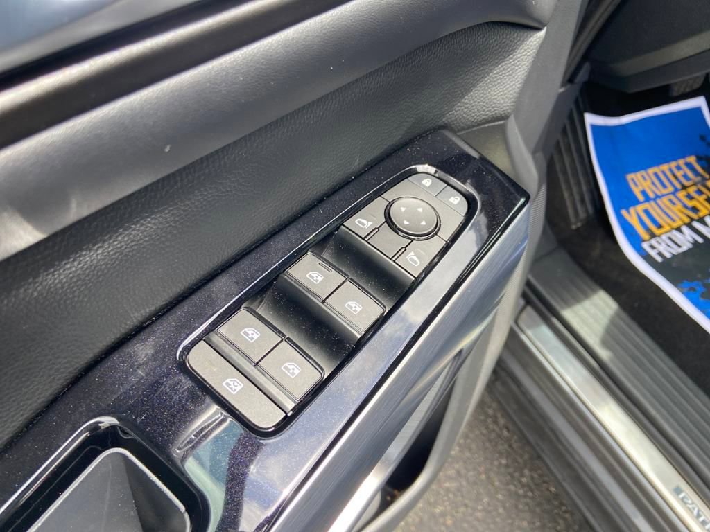 Used 2023 Nissan Pathfinder SL w/ Lighting Package (N92) image 11