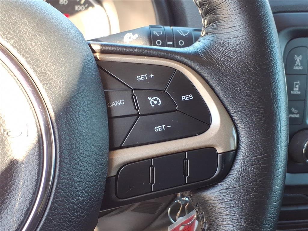 Used 2015 Jeep Renegade Latitude w/ Cold Weather Group II image 19