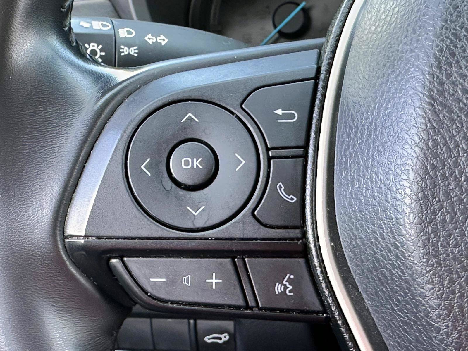 Certified 2023 Toyota Venza LE AWD/4WD image 19