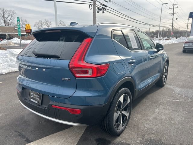 Certified 2025 Volvo XC40 B5 Plus AWD/4WD image 5