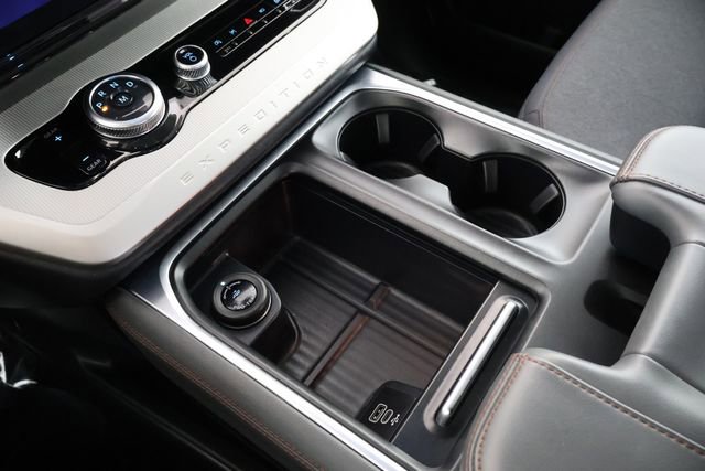 Used 2025 Ford Expedition Active image 30