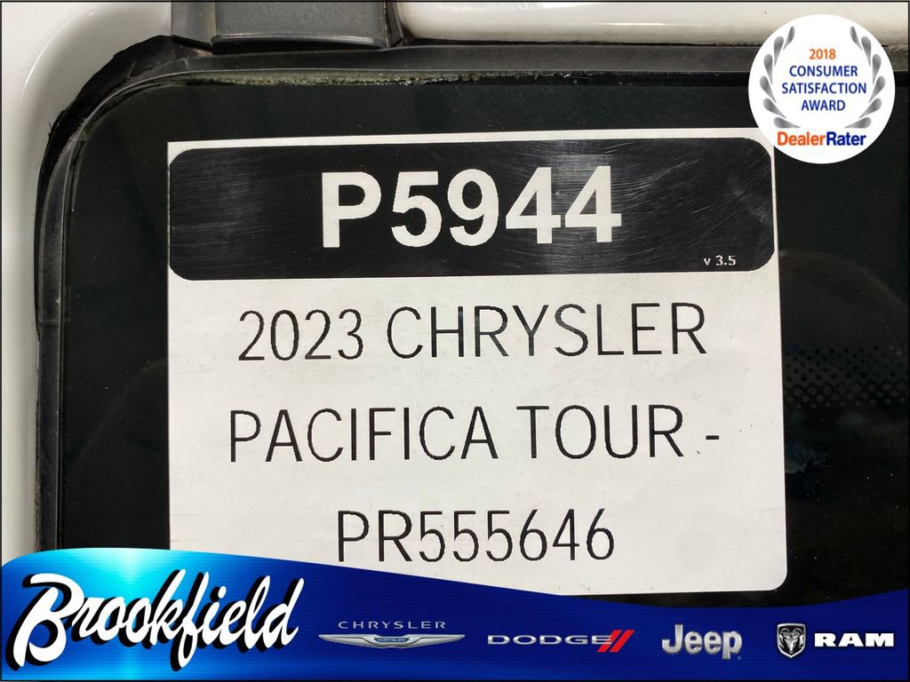 Used 2023 Chrysler Pacifica Touring image 34