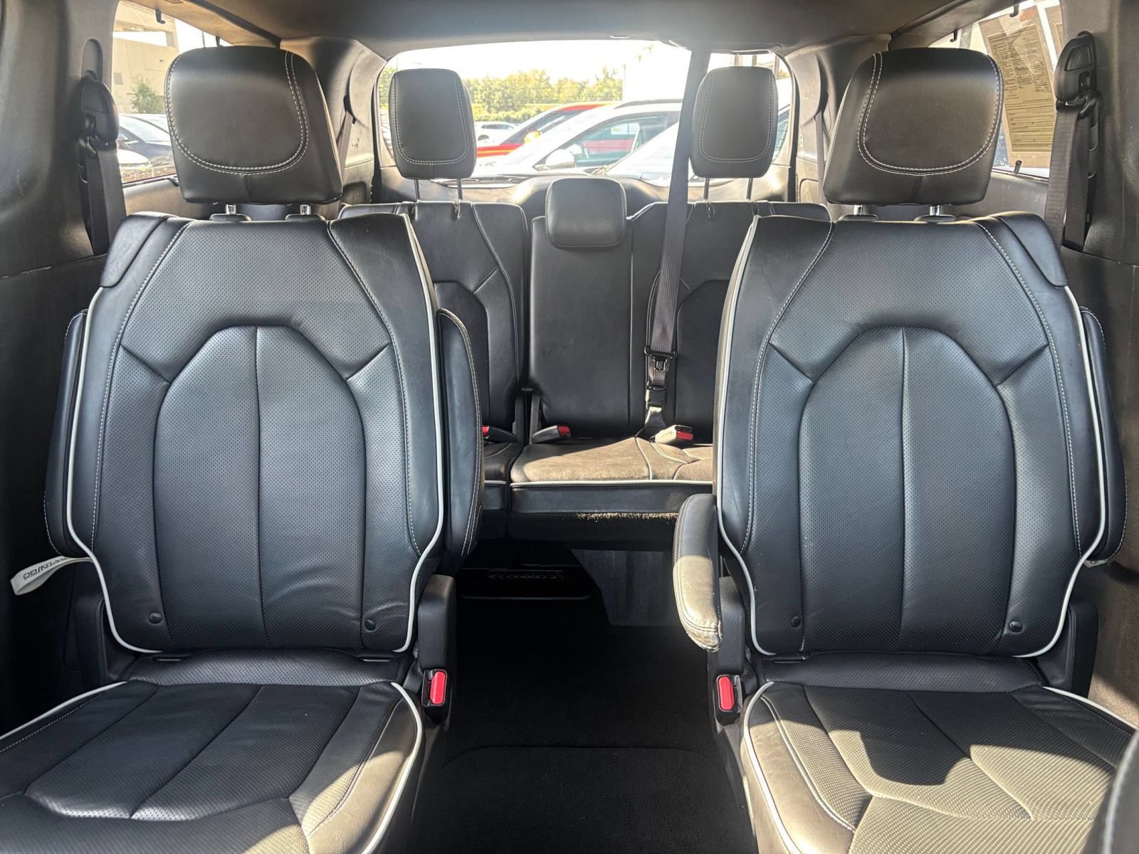 Used 2025 Chrysler Pacifica Limited FWD image 42