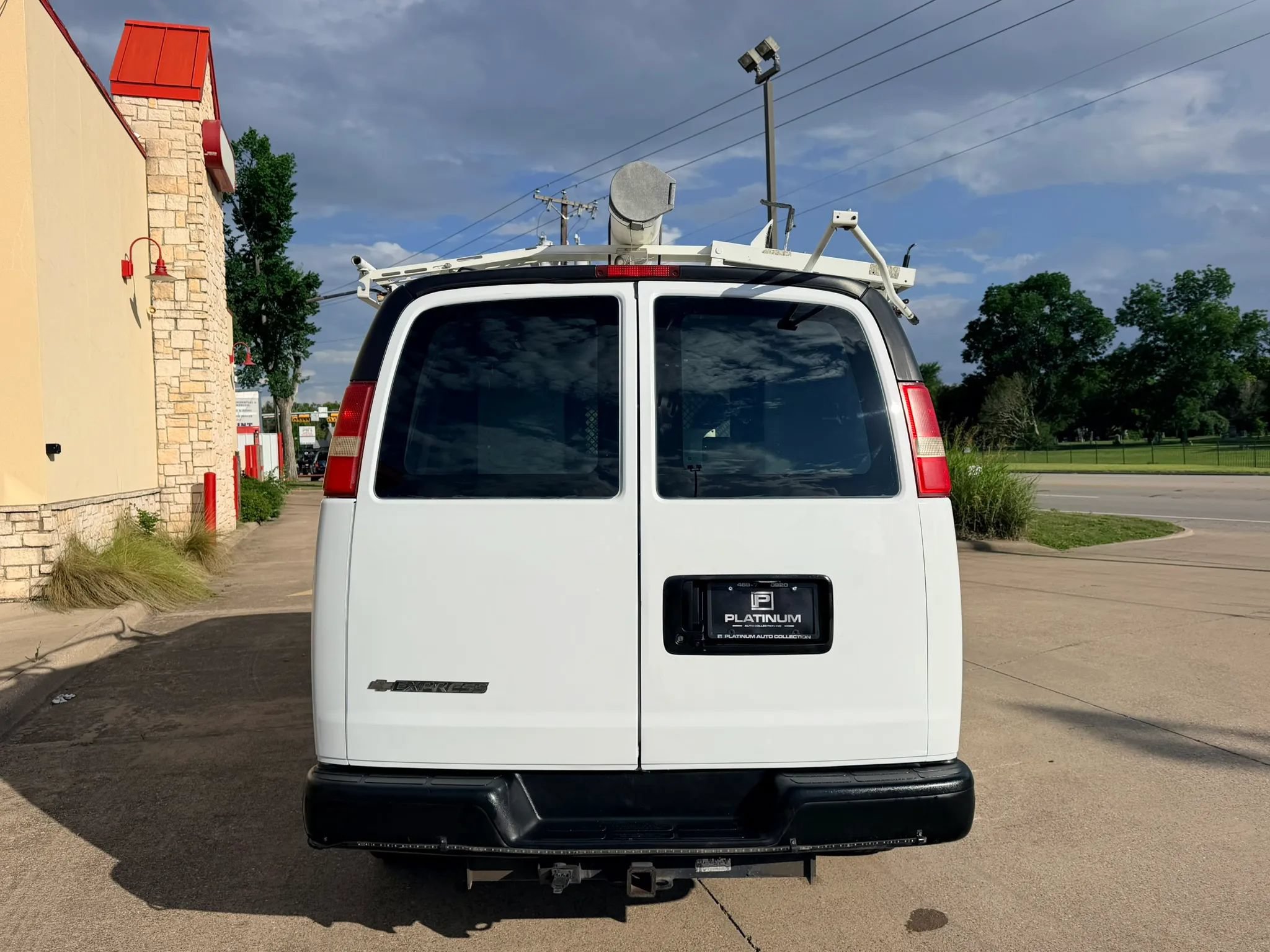 Used 2013 Chevrolet Express 2500 RWD image 4