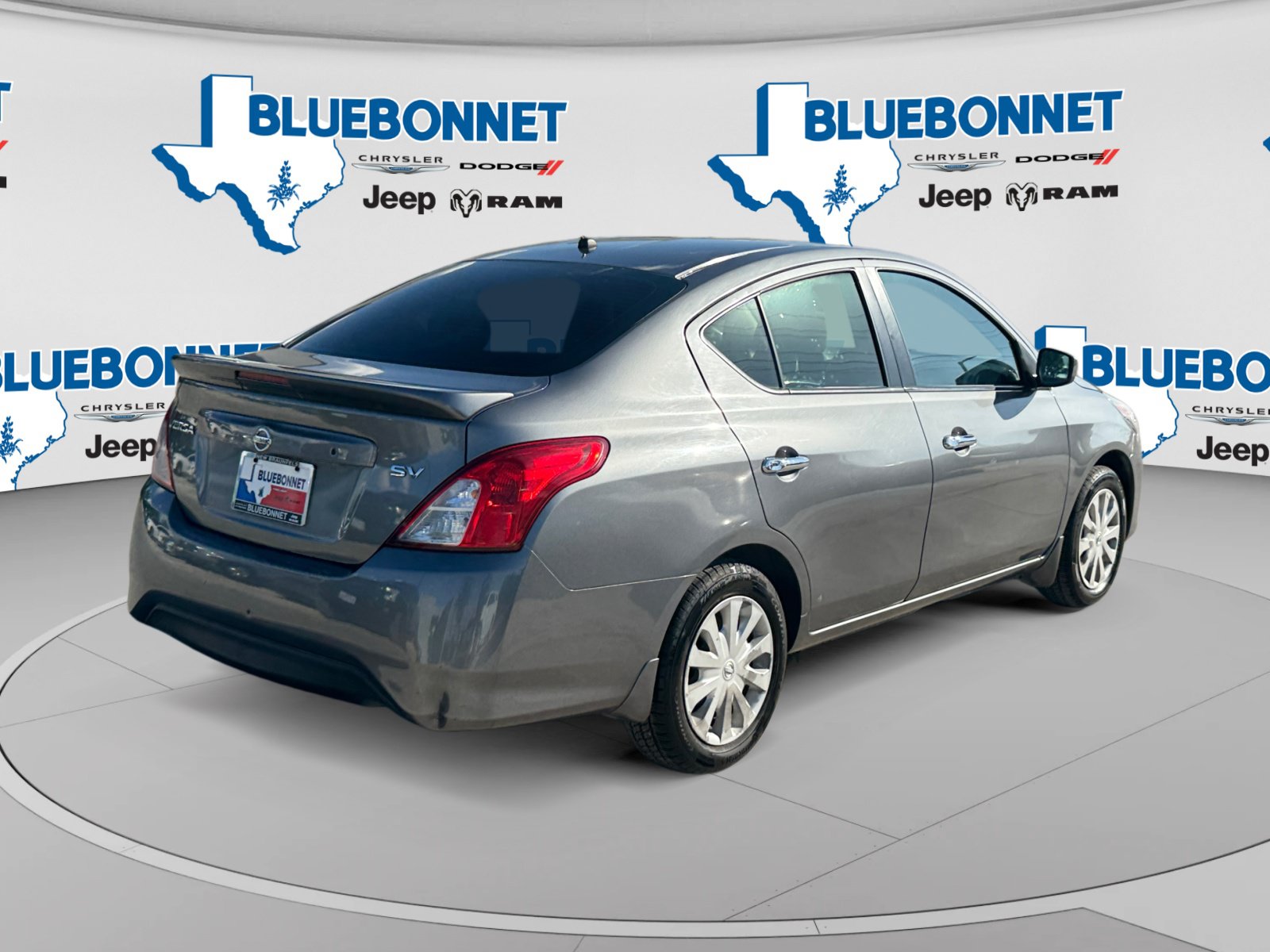 Used 2016 Nissan Versa SV FWD image 5