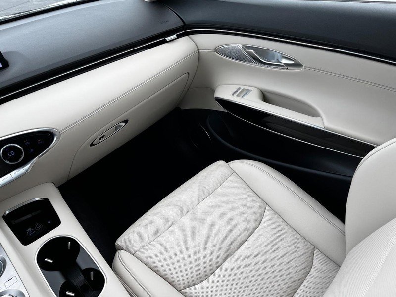 Used 2025 Genesis GV70 2.5T image 13