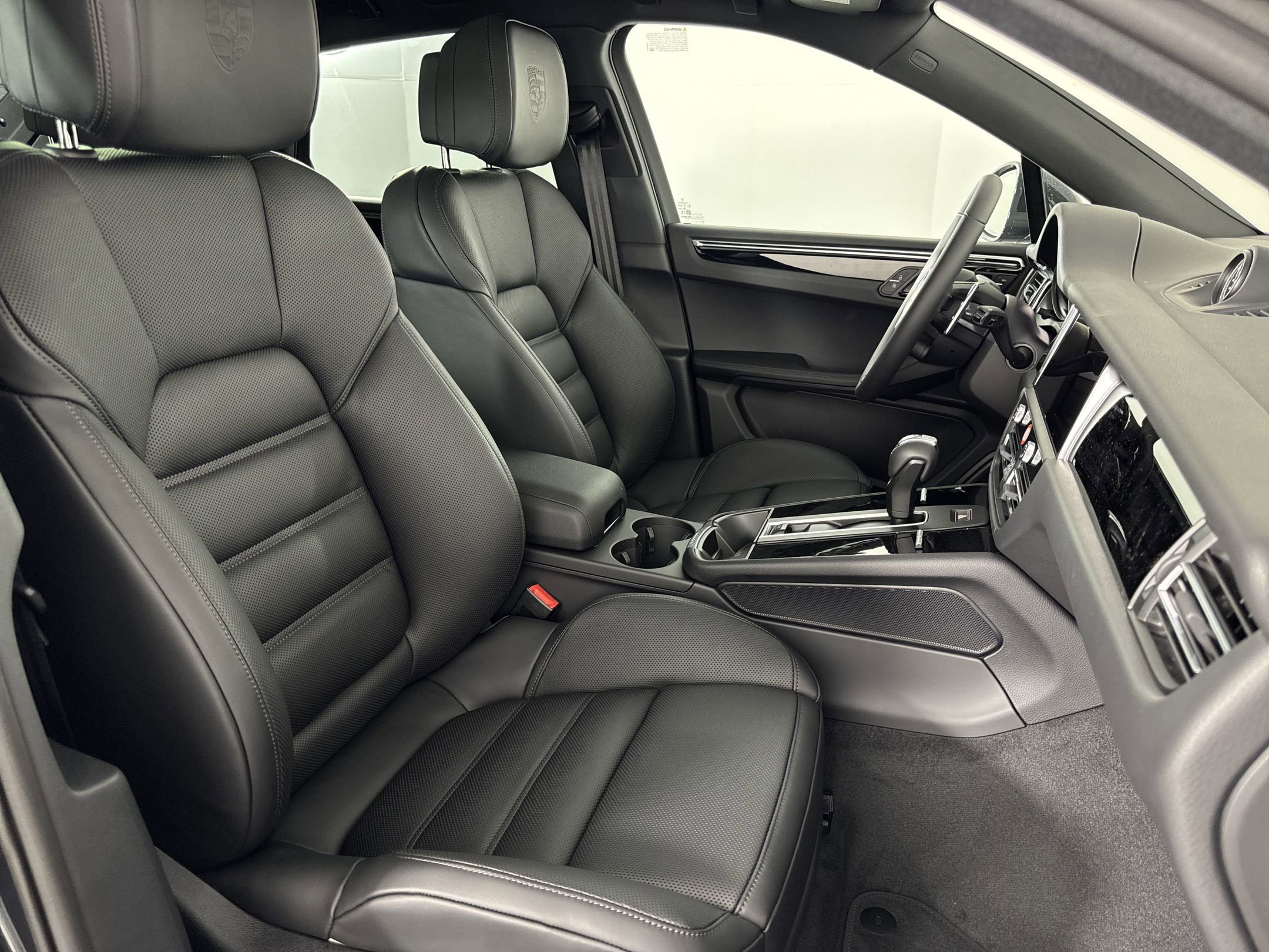 Certified 2025 Porsche Macan image 29