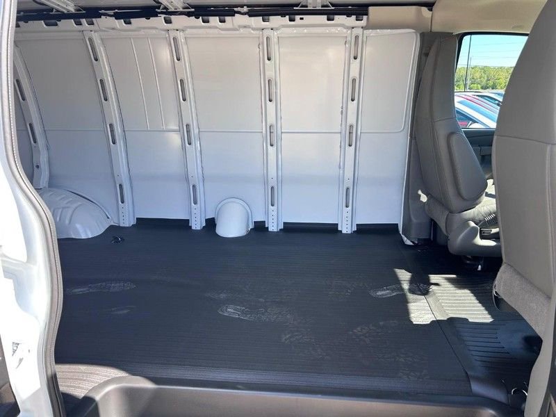 New 2025 GMC Savana 2500 Extended w/ Driver Convenience Package RWD image 5