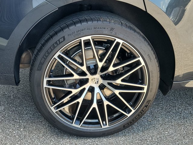 Certified 2026 Porsche Macan Turbo AWD/4WD image 13