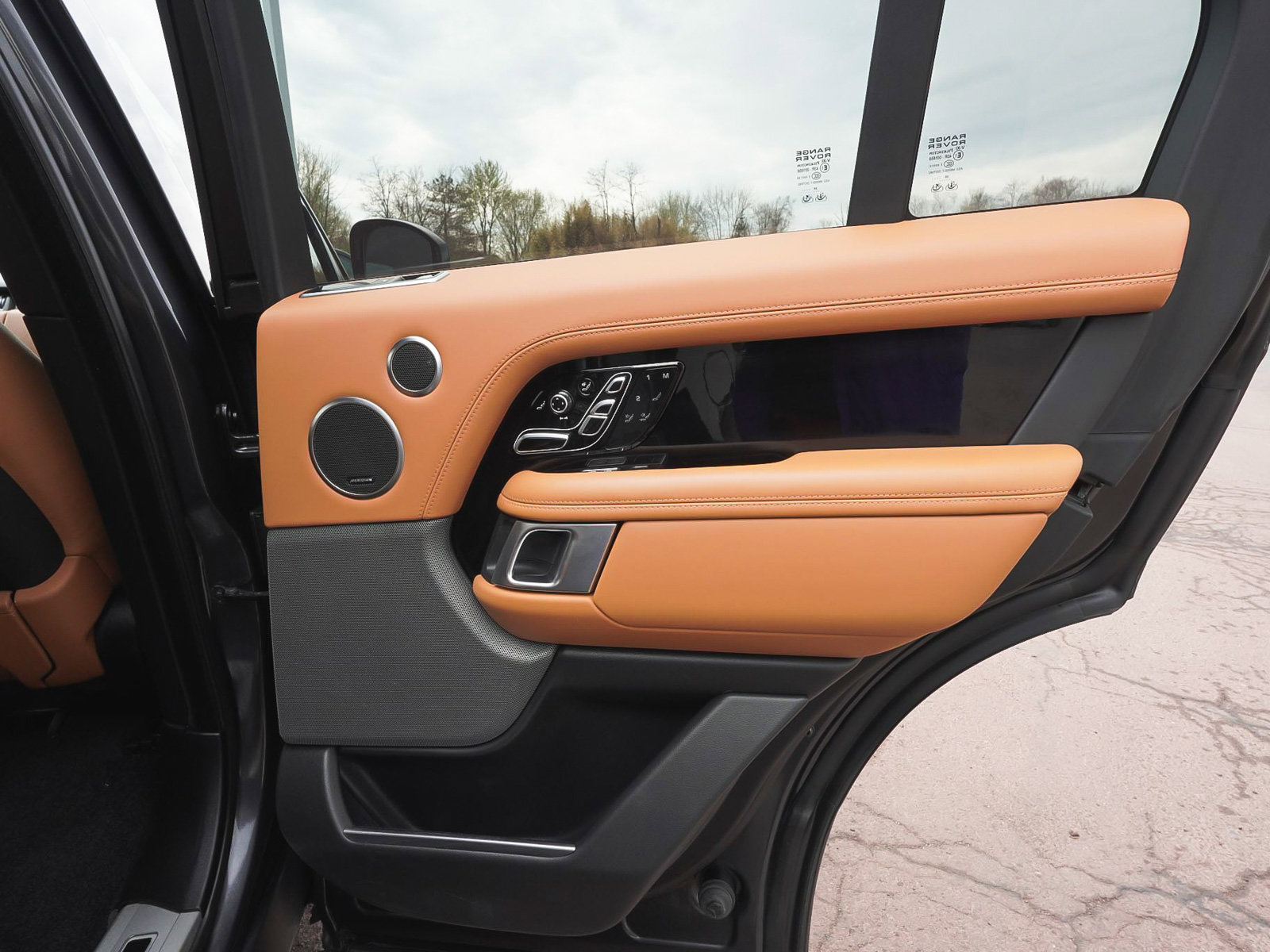 Used 2021 Land Rover Range Rover Autobiography Fifty Edition image 13