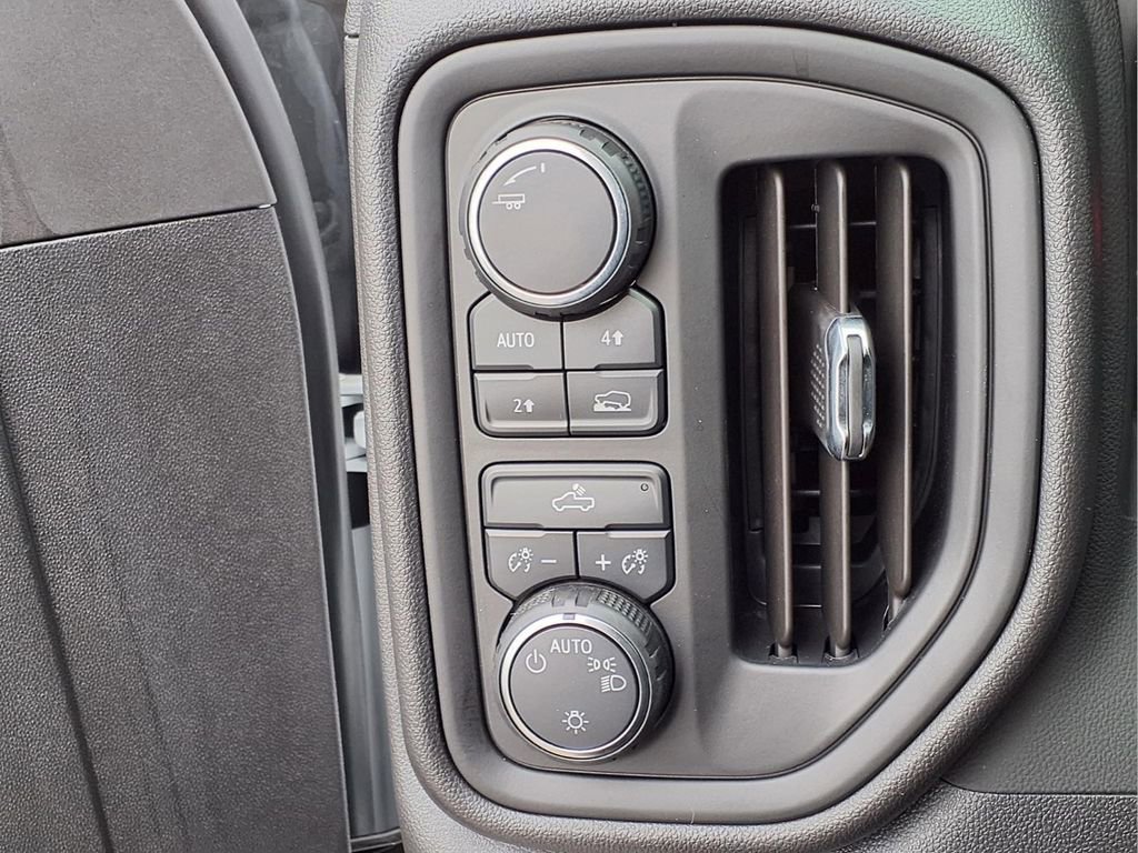 Used 2025 Chevrolet Silverado 1500 Custom AWD/4WD image 17