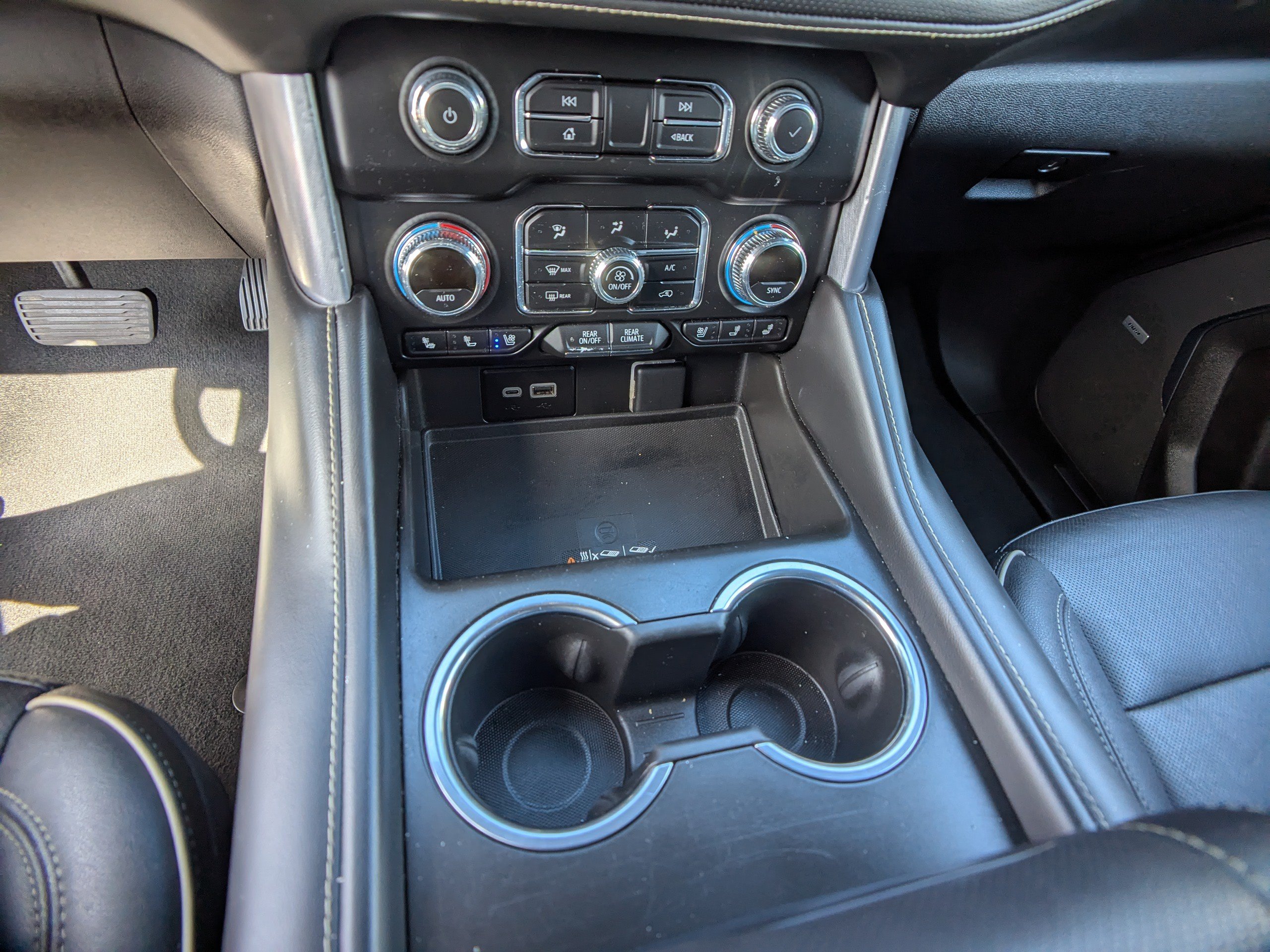 Used 2023 GMC Yukon SLT AWD/4WD image 24