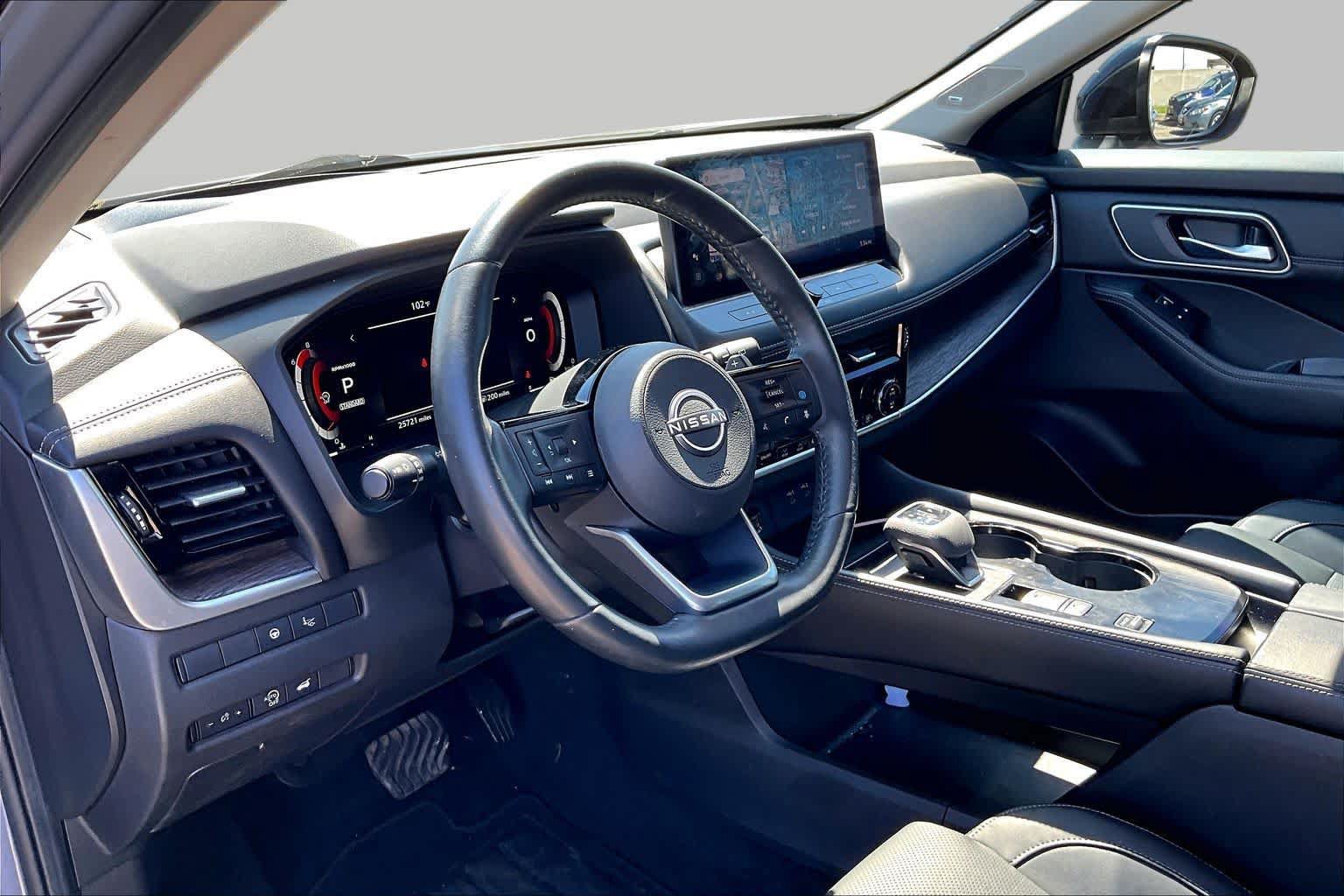 Certified 2024 Nissan Rogue Platinum w/ Platinum Premium Package FWD image 18