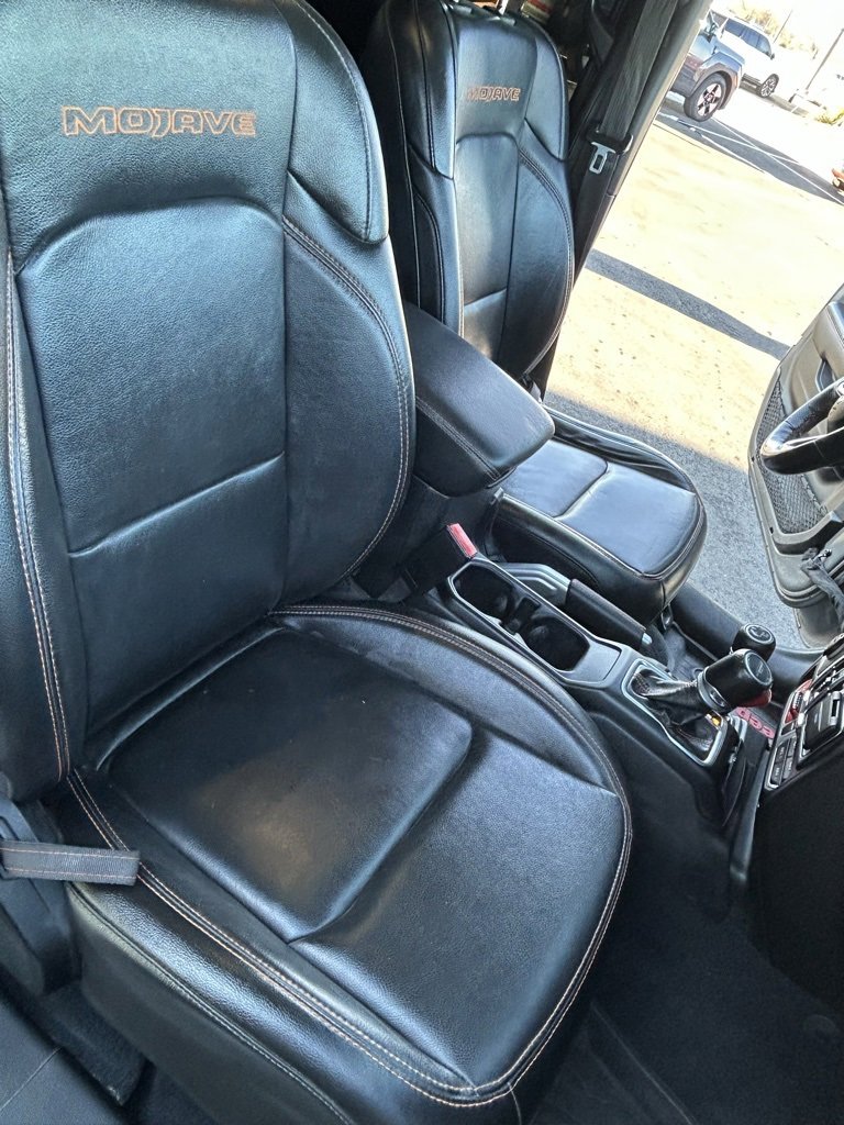 Used 2022 Jeep Gladiator Mojave w/ Cold Weather Group image 18