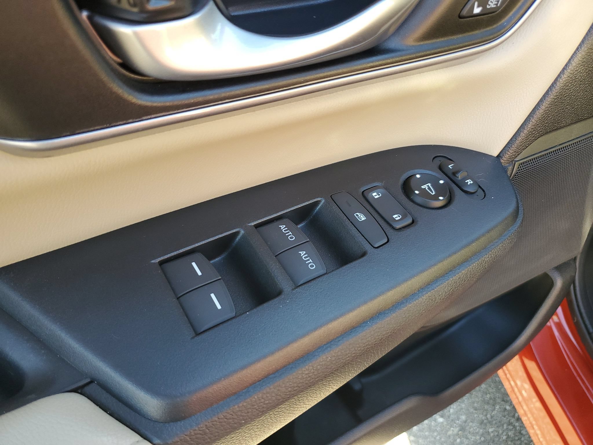 Used 2017 Honda CR-V EX-L image 12