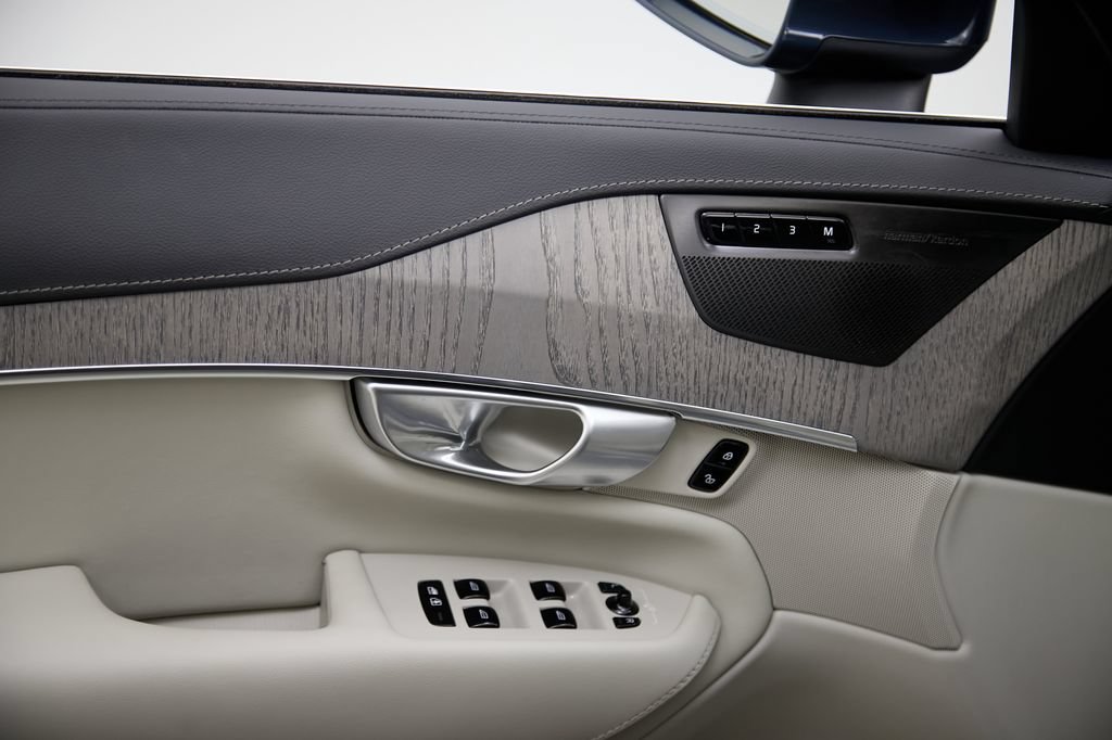 Certified 2024 Volvo XC90 T8 Ultimate w/ Protection Package Premier AWD/4WD image 11