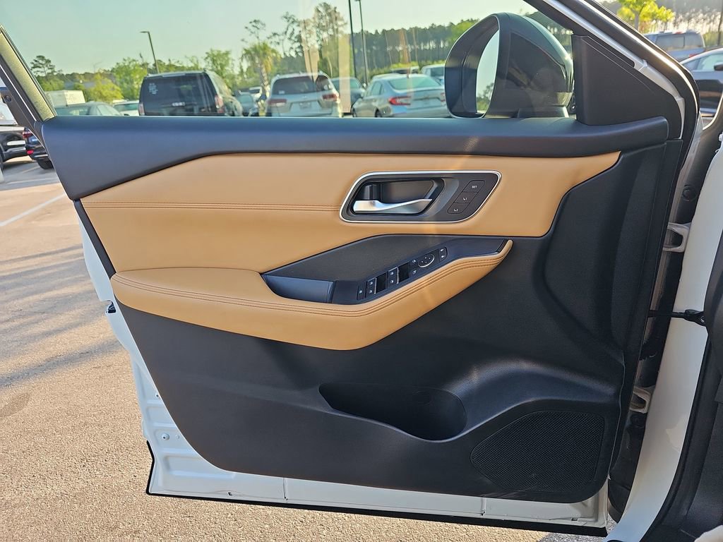 Used 2023 Nissan Rogue Platinum w/ Platinum Premium Package FWD image 31