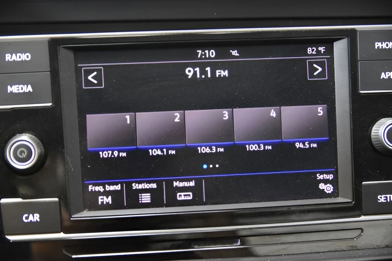 Used 2019 Volkswagen Jetta SE w/ Cold Weather Package image 25