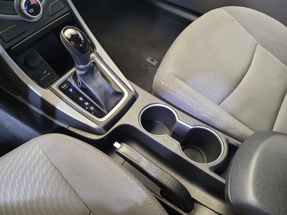 Used 2014 Hyundai Elantra SE FWD image 26
