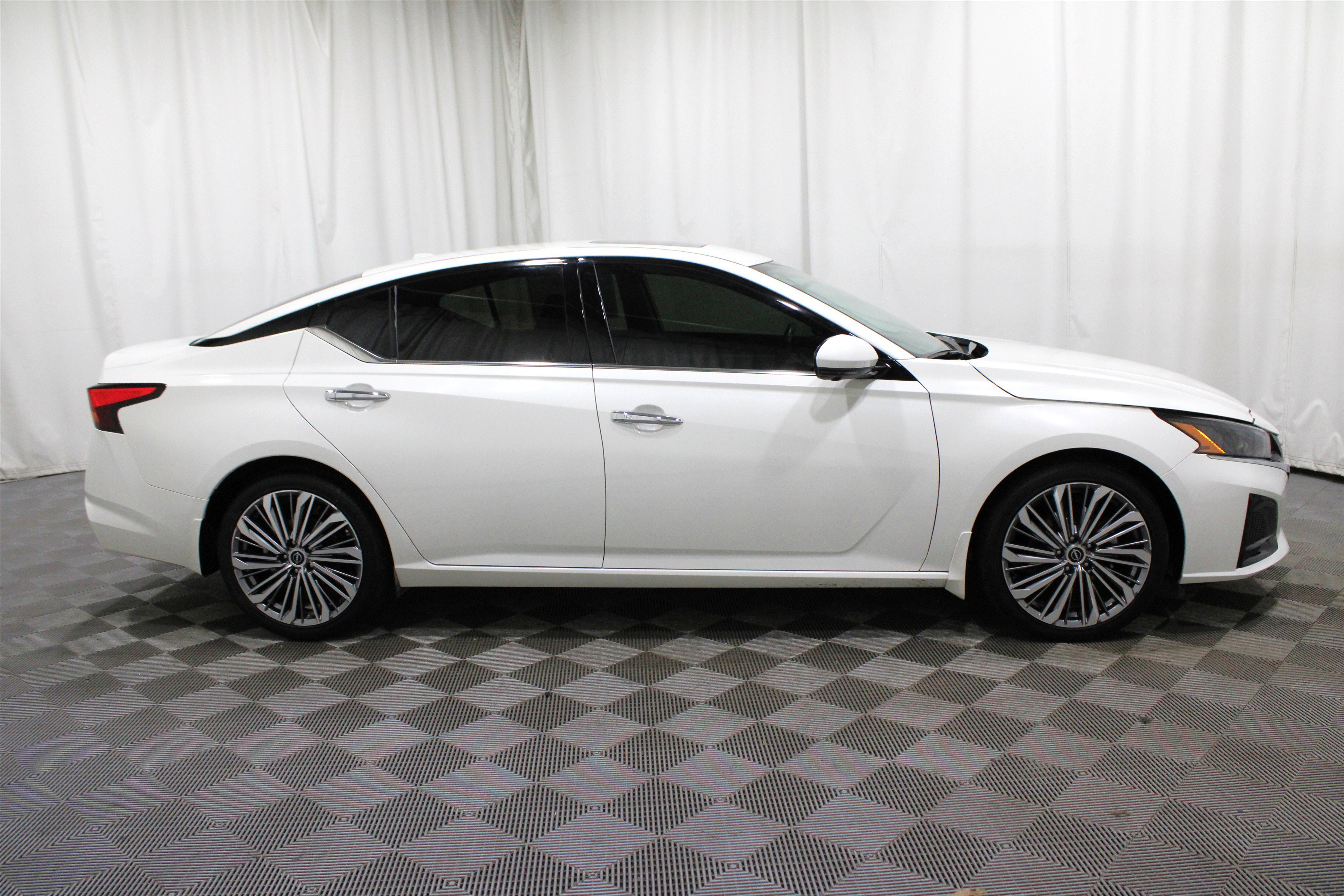 Used 2025 Nissan Altima 2.5 SL image 32