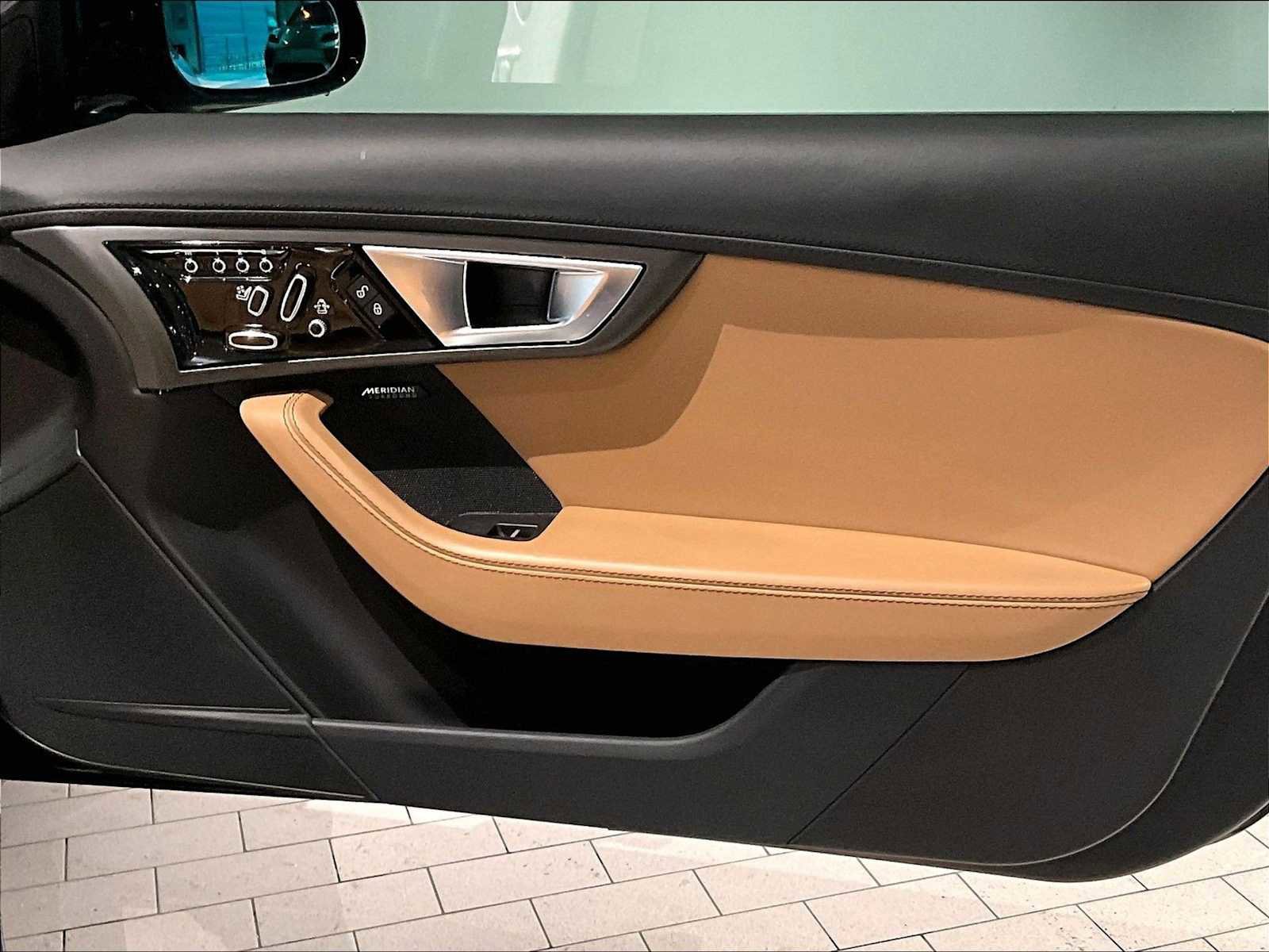 Used 2016 Jaguar F-TYPE S image 27