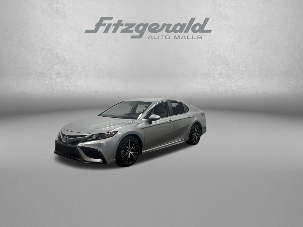 Used 2024 Toyota Camry SE image 1