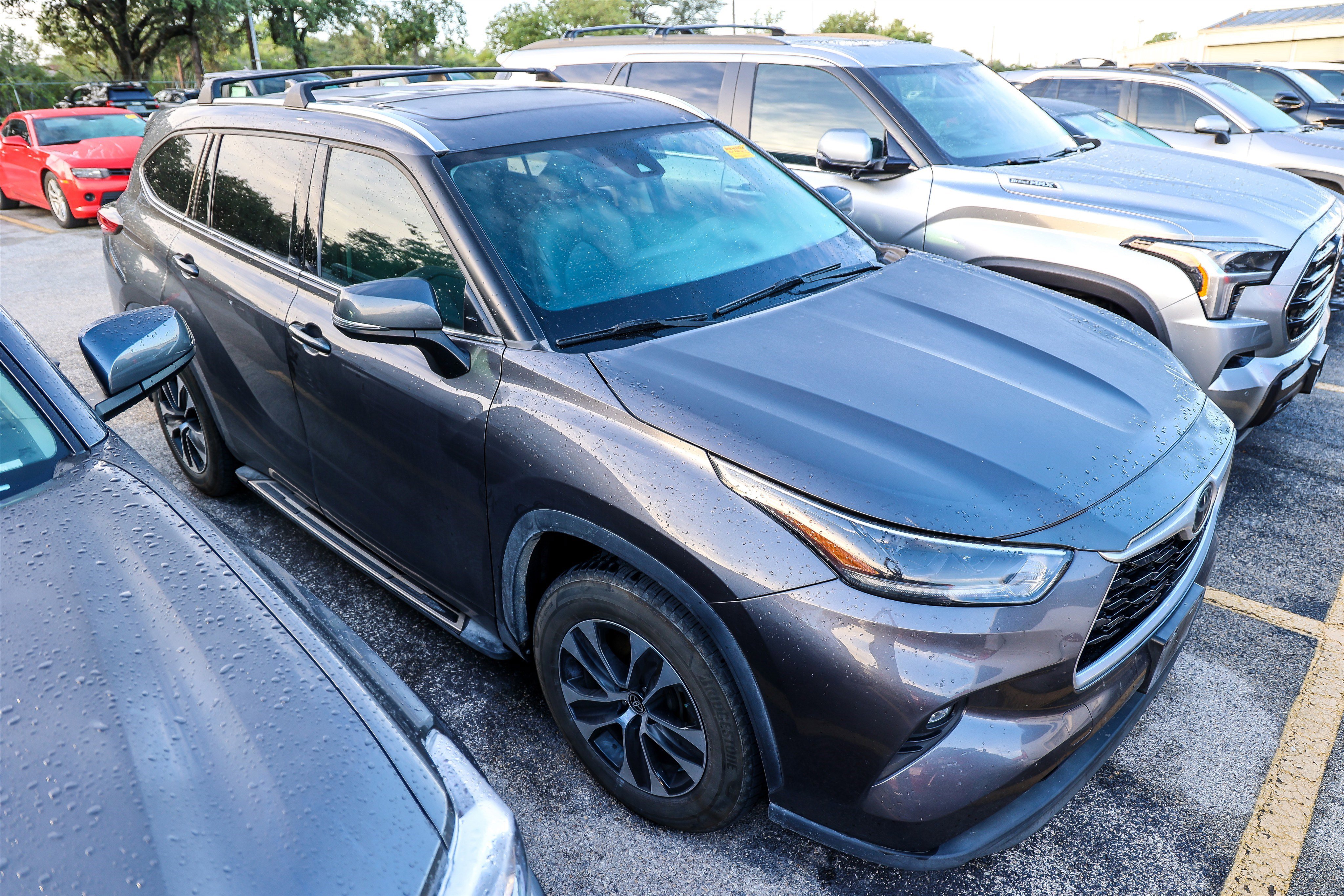 Used 2021 Toyota Highlander XLE FWD image 8