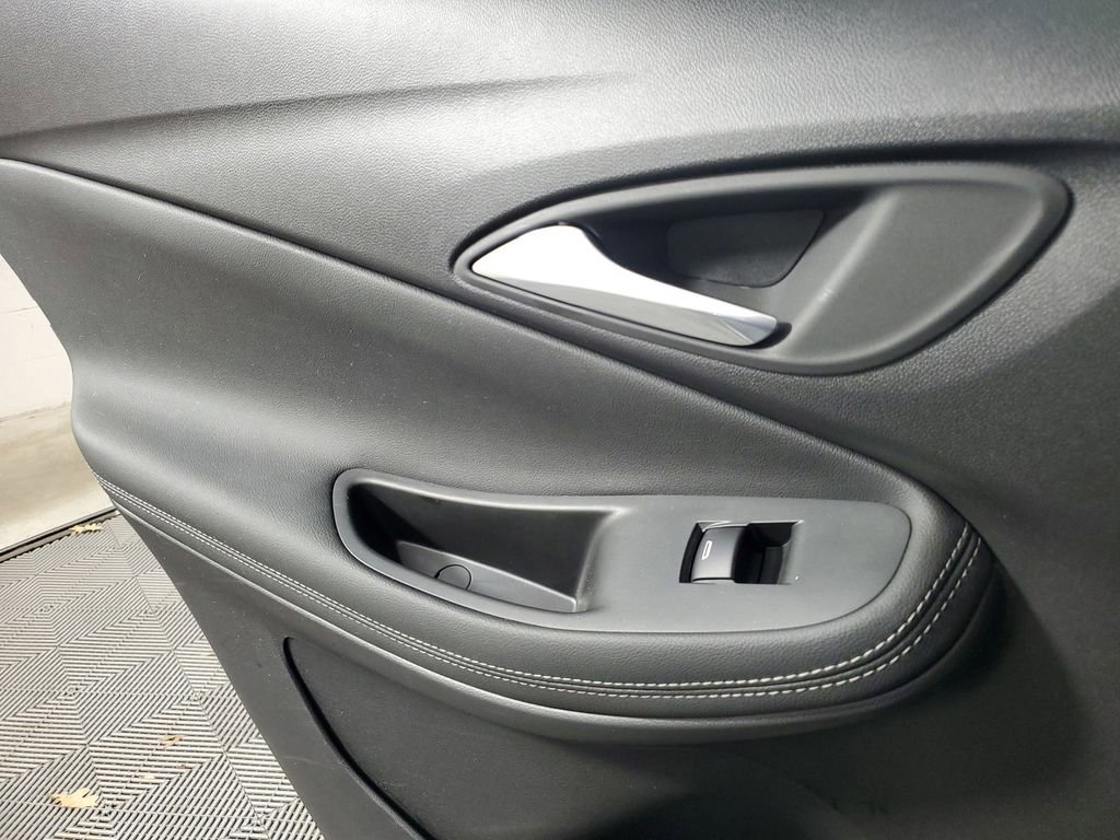 Used 2022 Buick Encore GX Preferred w/ Sport Touring Package image 16