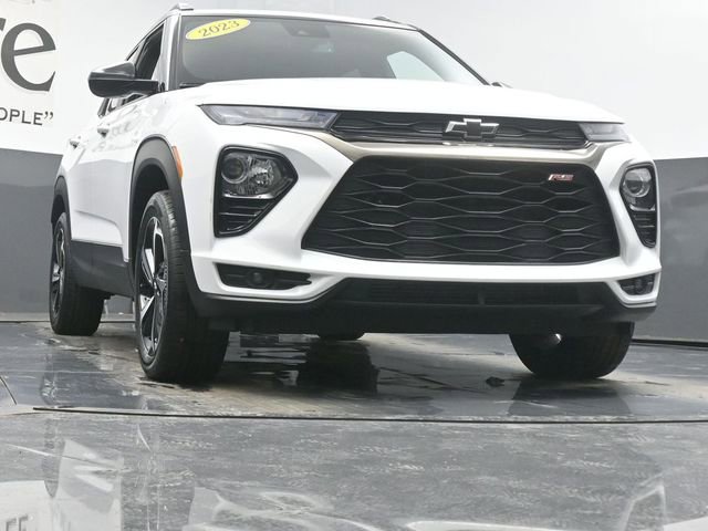Used 2023 Chevrolet TrailBlazer RS w/ Sun and Liftgate Package image 3