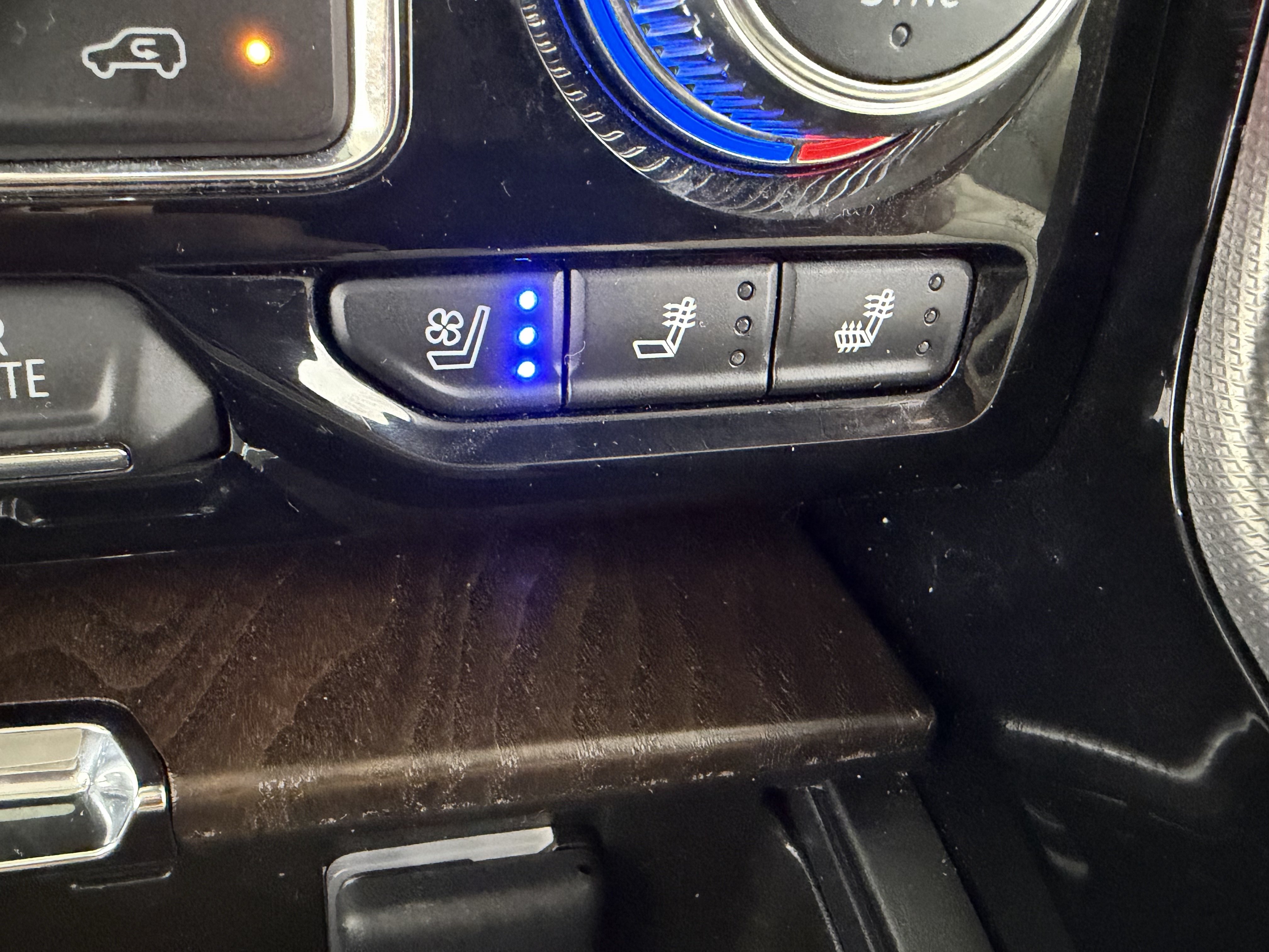 Used 2023 GMC Yukon Denali AWD/4WD image 28