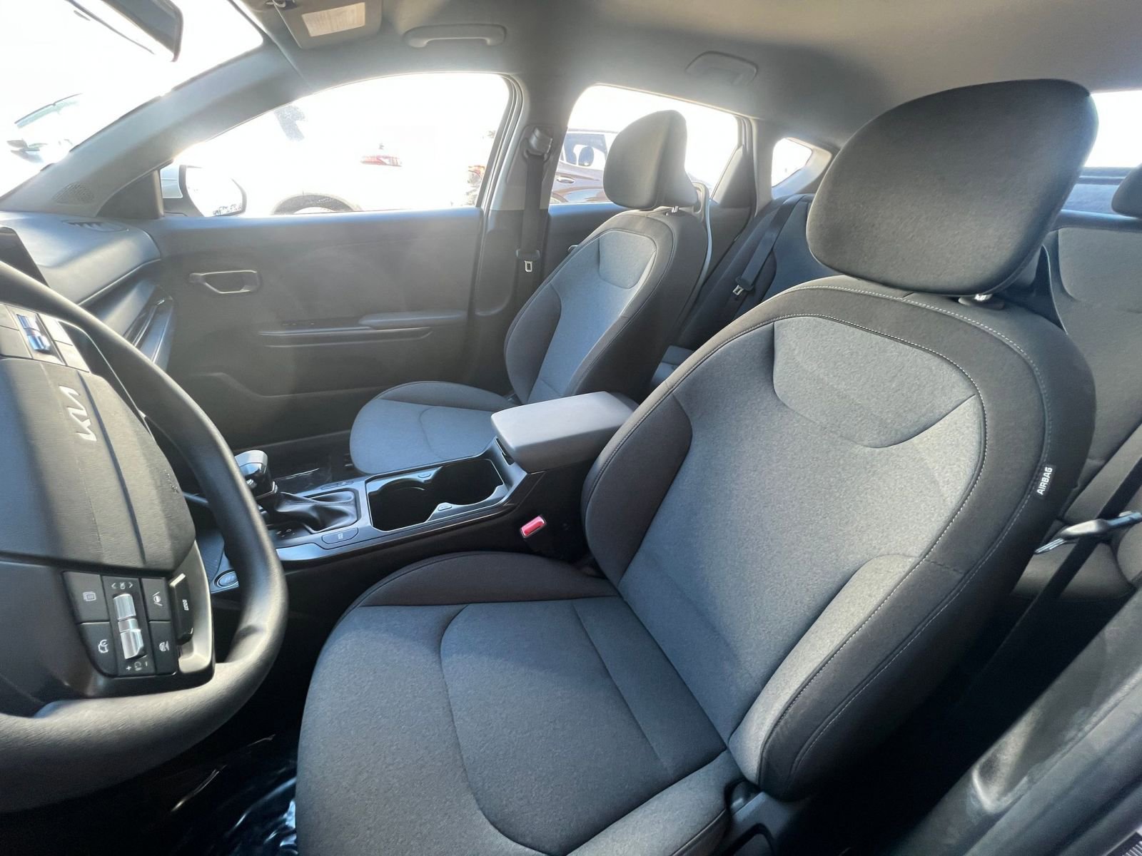 Used 2025 Kia K4 FWD image 36