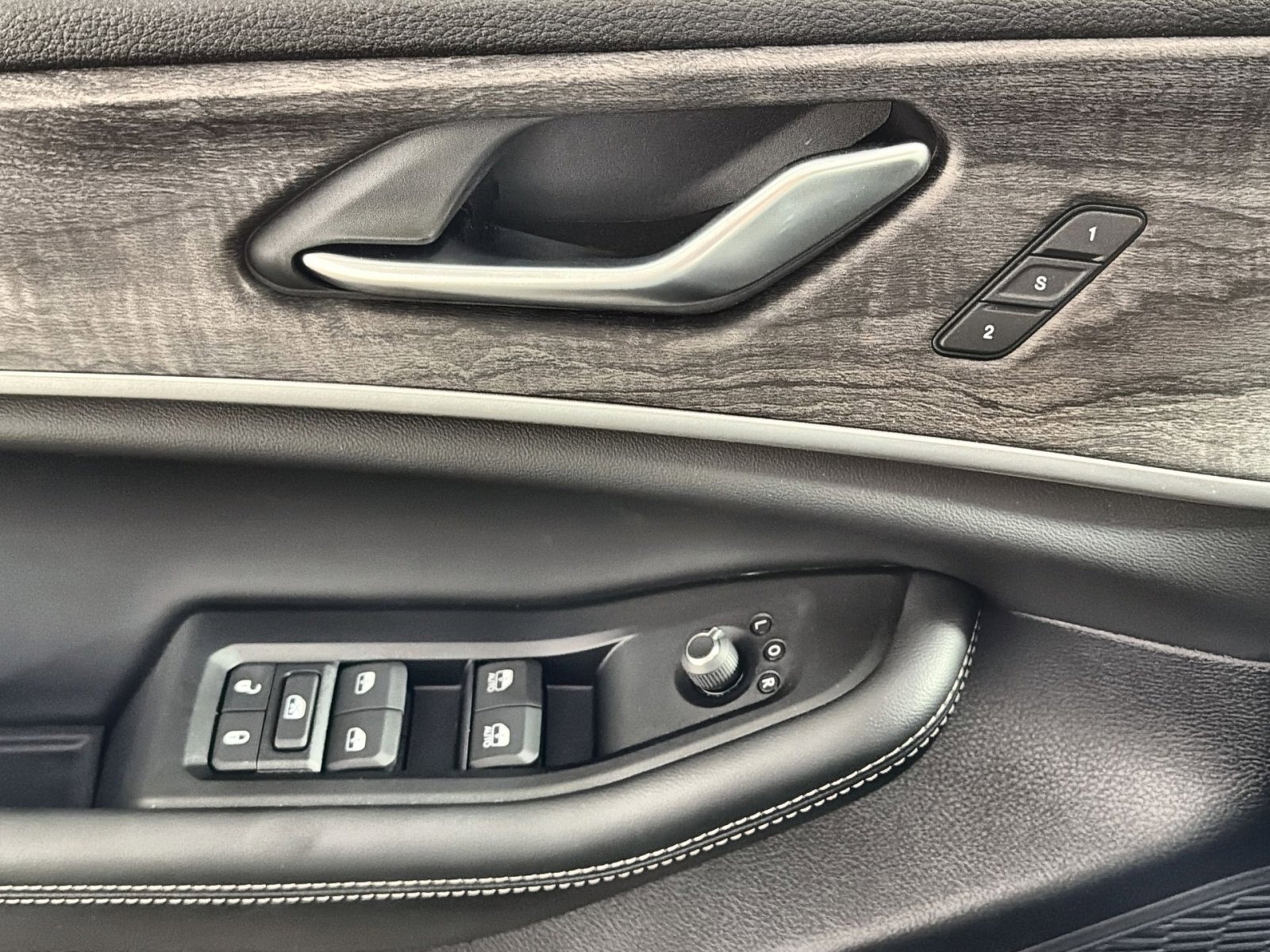 New 2025 Jeep Grand Cherokee L Limited w/ Luxury Tech Group II image 15