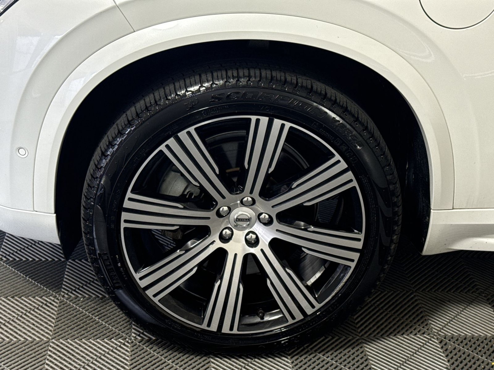 Used 2023 Volvo XC90 T8 Ultimate AWD/4WD image 12