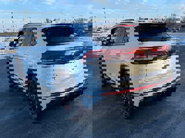 New 2026 Volkswagen Atlas Cross Sport SEL R-Line image 4