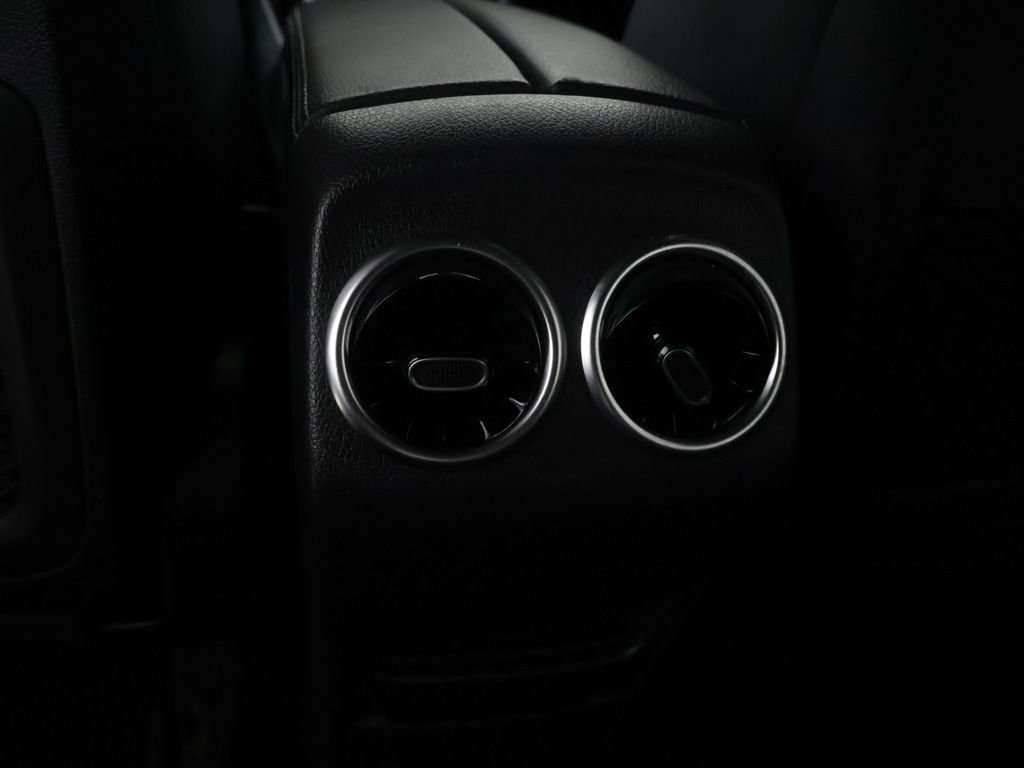 Used 2023 Mercedes-Benz GLB 250 4MATIC w/ Premium Package image 44