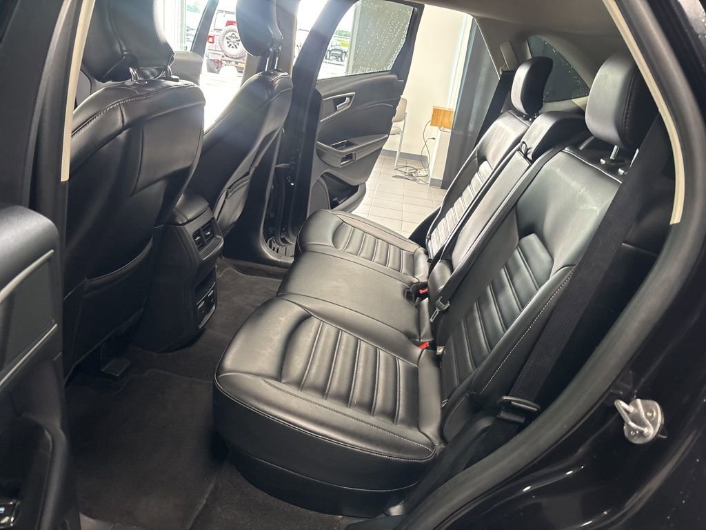 Used 2019 Ford Edge SEL w/ Equipment Group 201A FWD image 44