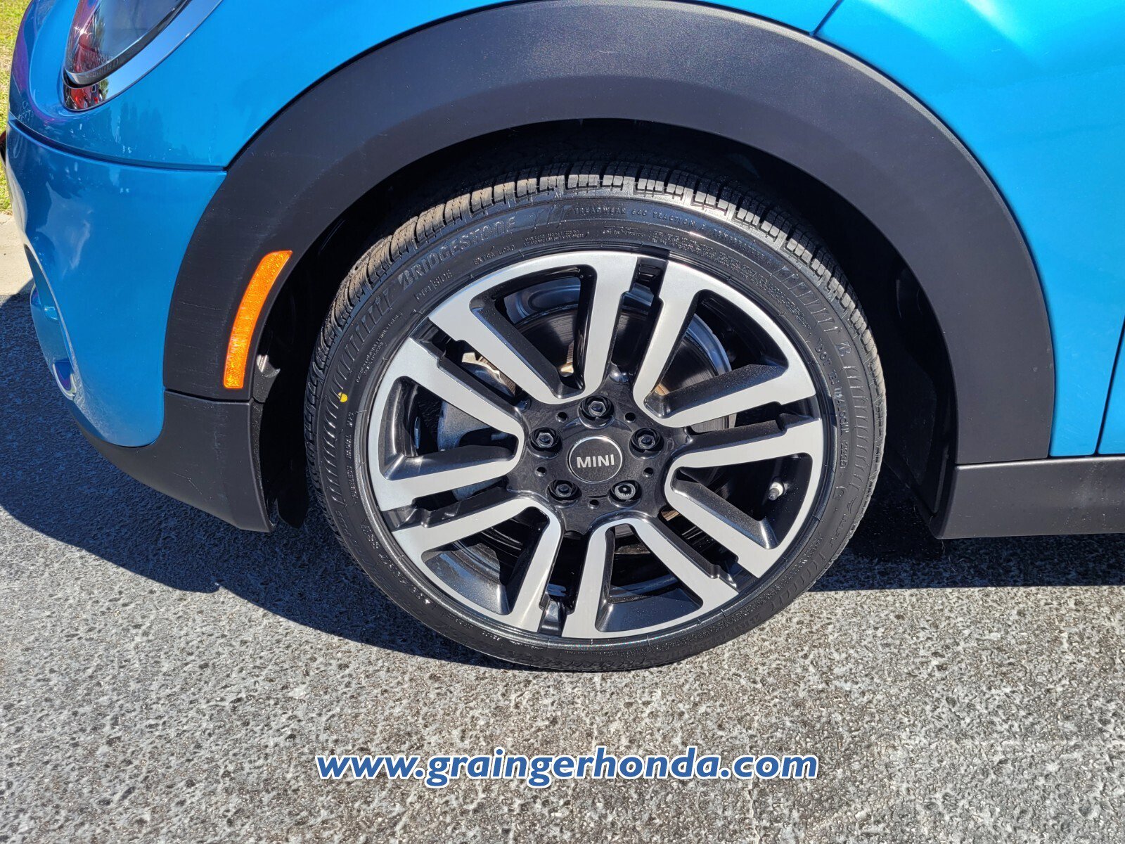 Used 2019 MINI Cooper S w/ Signature Upholstery Package image 9