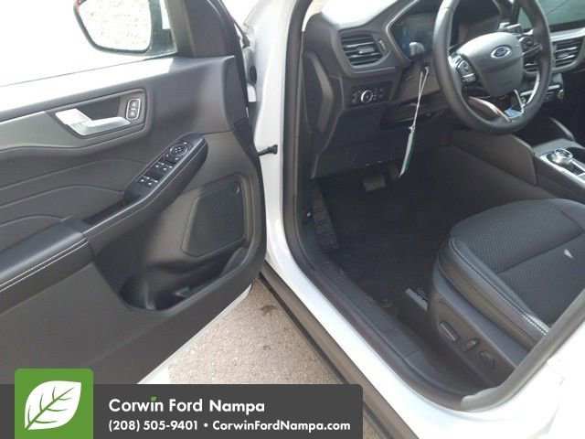 New 2025 Ford Escape SE image 10