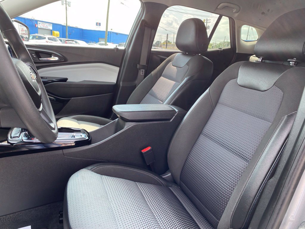 Used 2025 Chevrolet Trax LT FWD image 10