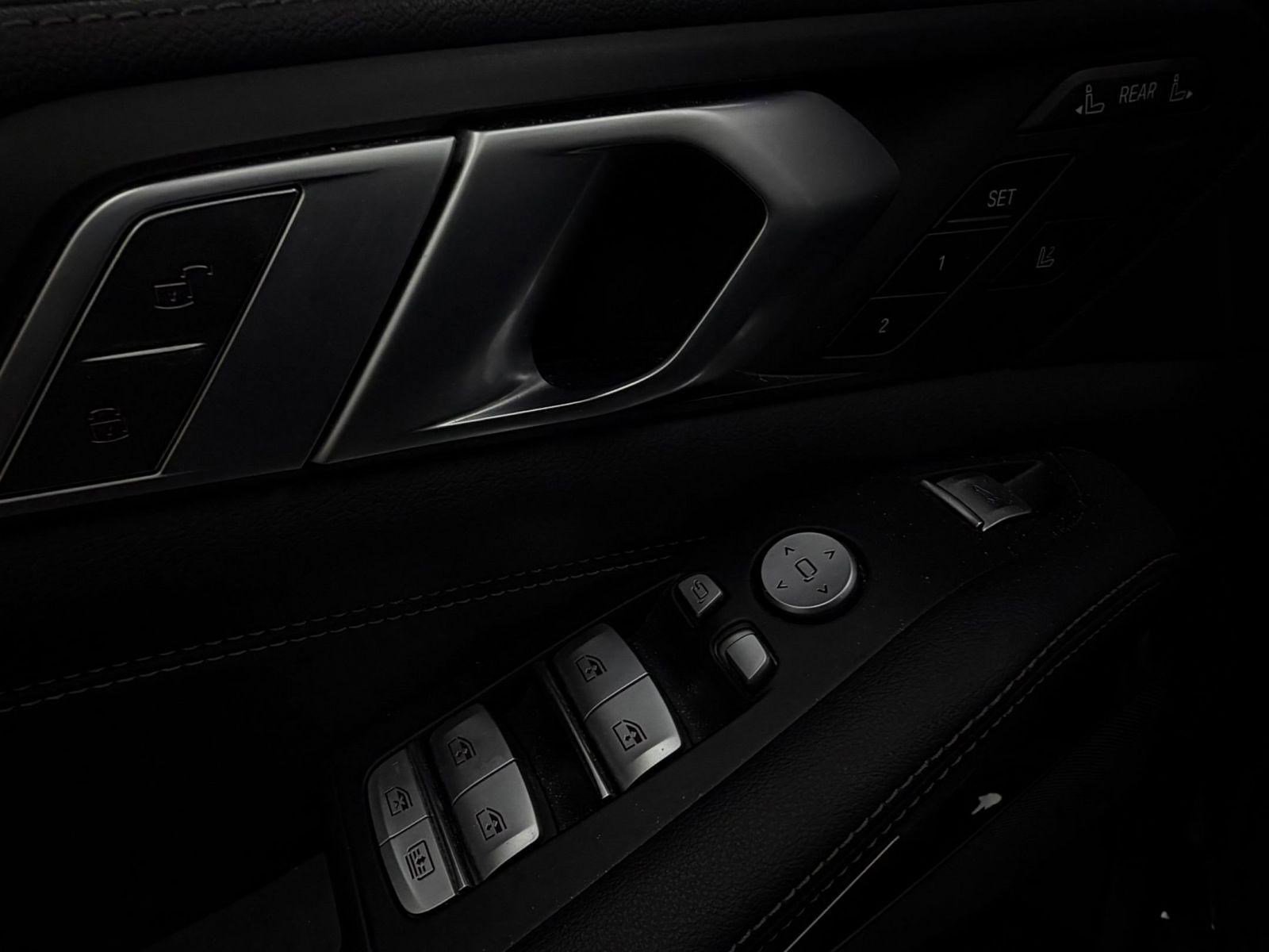 Used 2020 BMW X7 M50i image 10