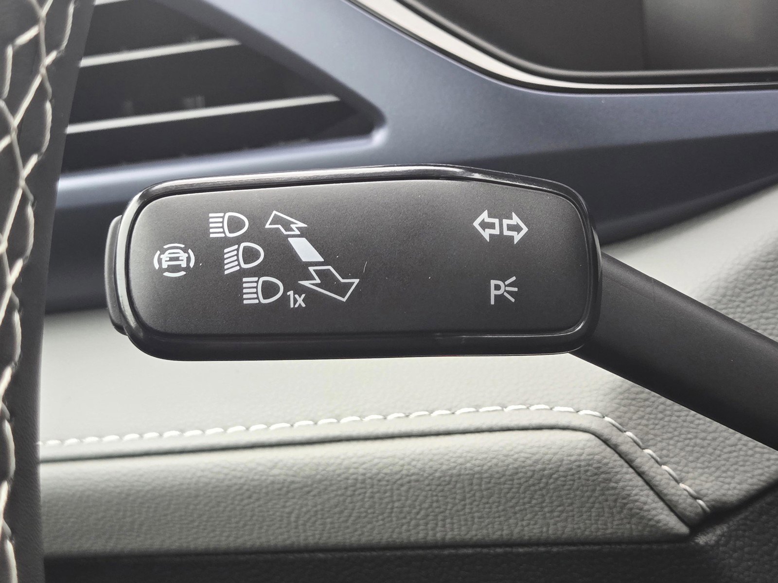 Used 2024 Volkswagen Taos SE image 18