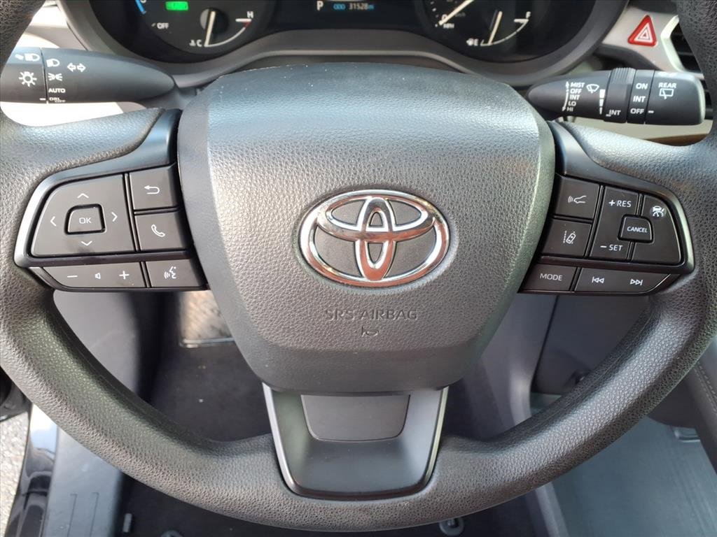 Used 2024 Toyota Sienna LE image 28