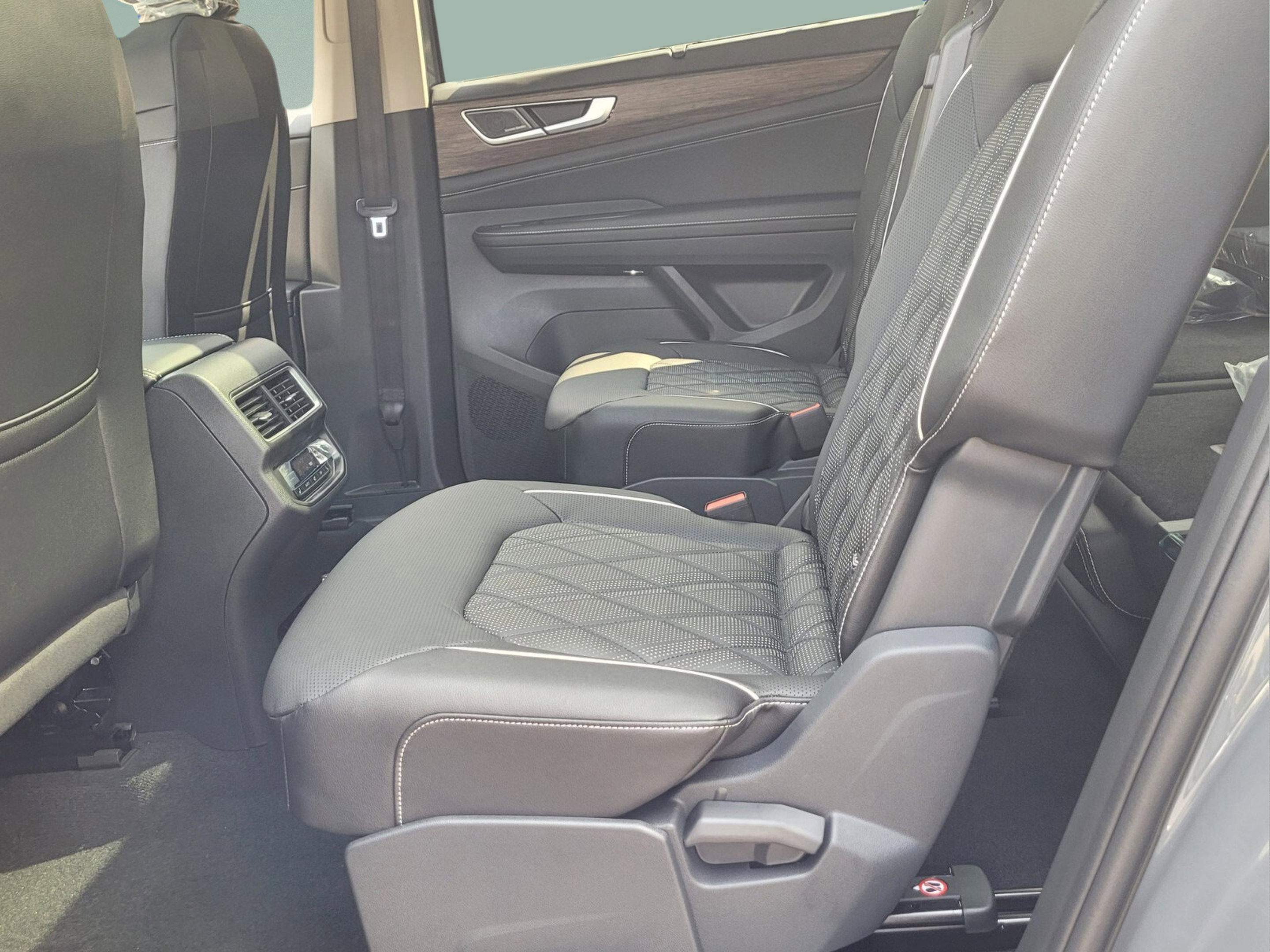 New 2026 Volkswagen Atlas SEL Premium R-Line image 12