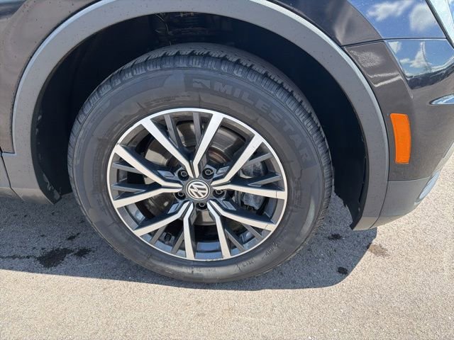 Used 2018 Volkswagen Tiguan SE w/ Panoramic Sunroof Package AWD/4WD image 4