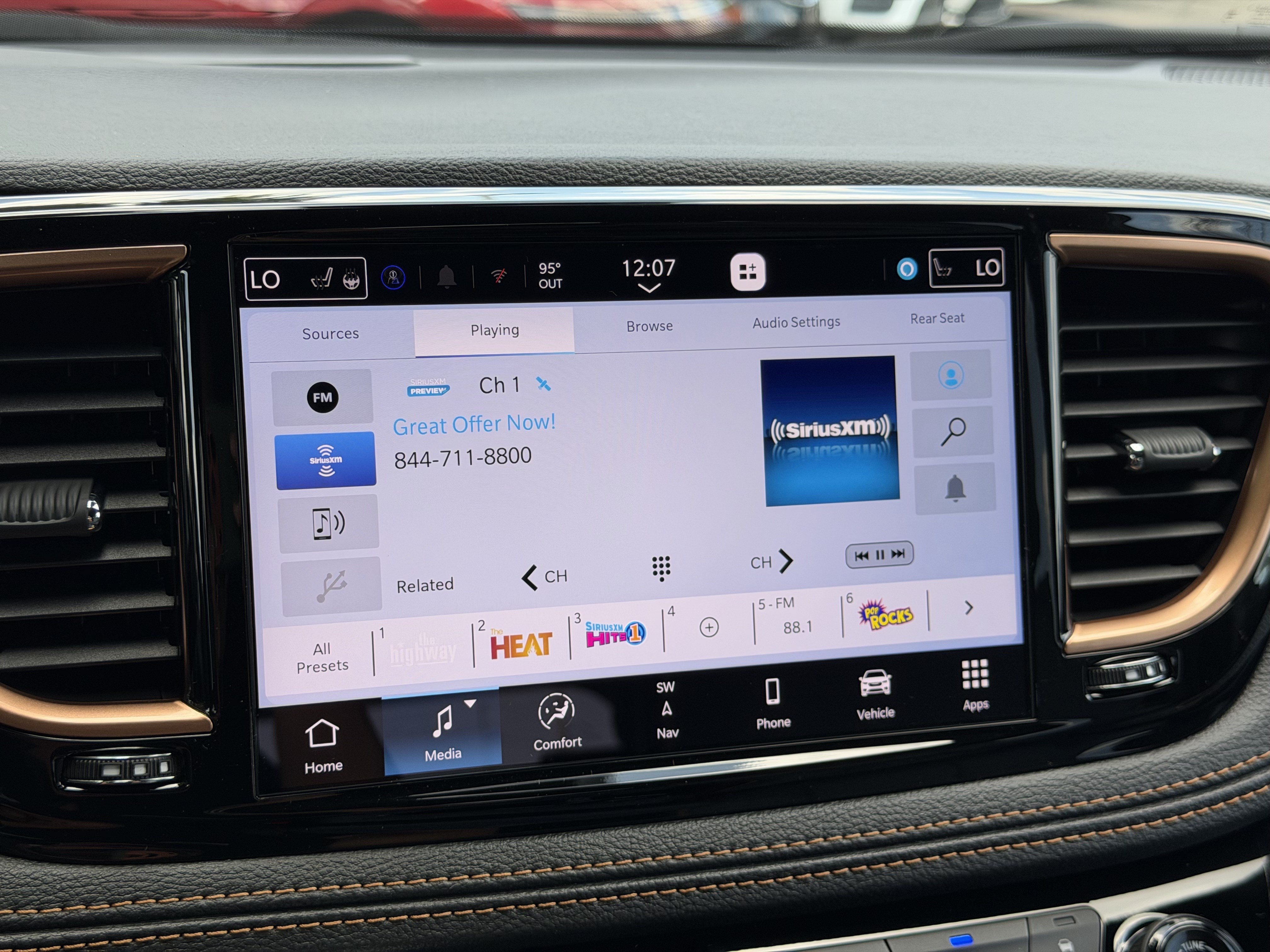New 2027 Chrysler Pacifica Pinnacle w/ Theater Group FWD image 25