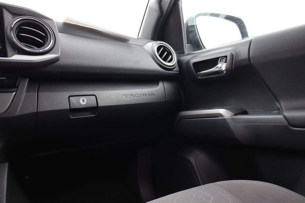 Used 2016 Toyota Tacoma TRD Off-Road image 40