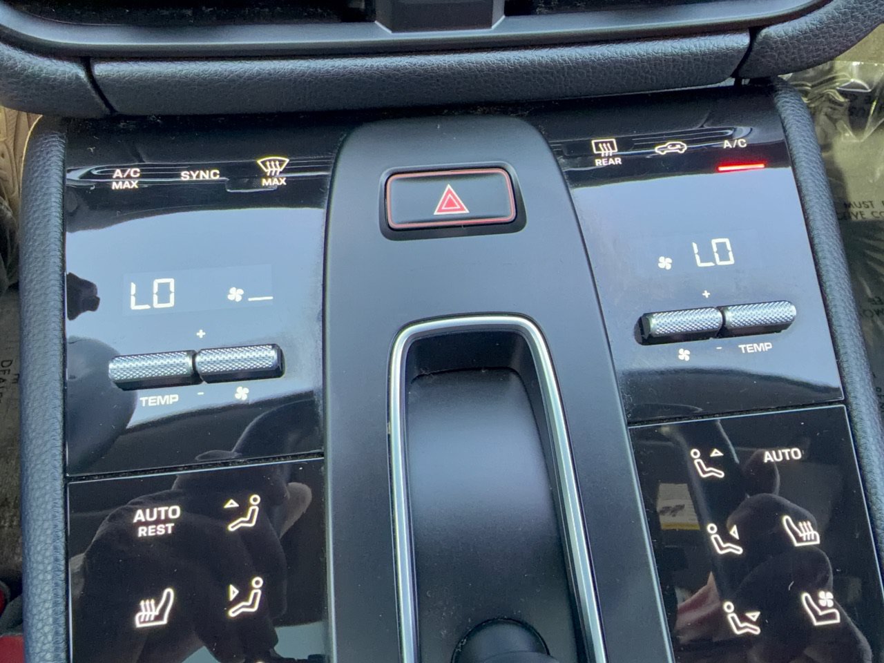 Certified 2023 Porsche Macan AWD/4WD image 22