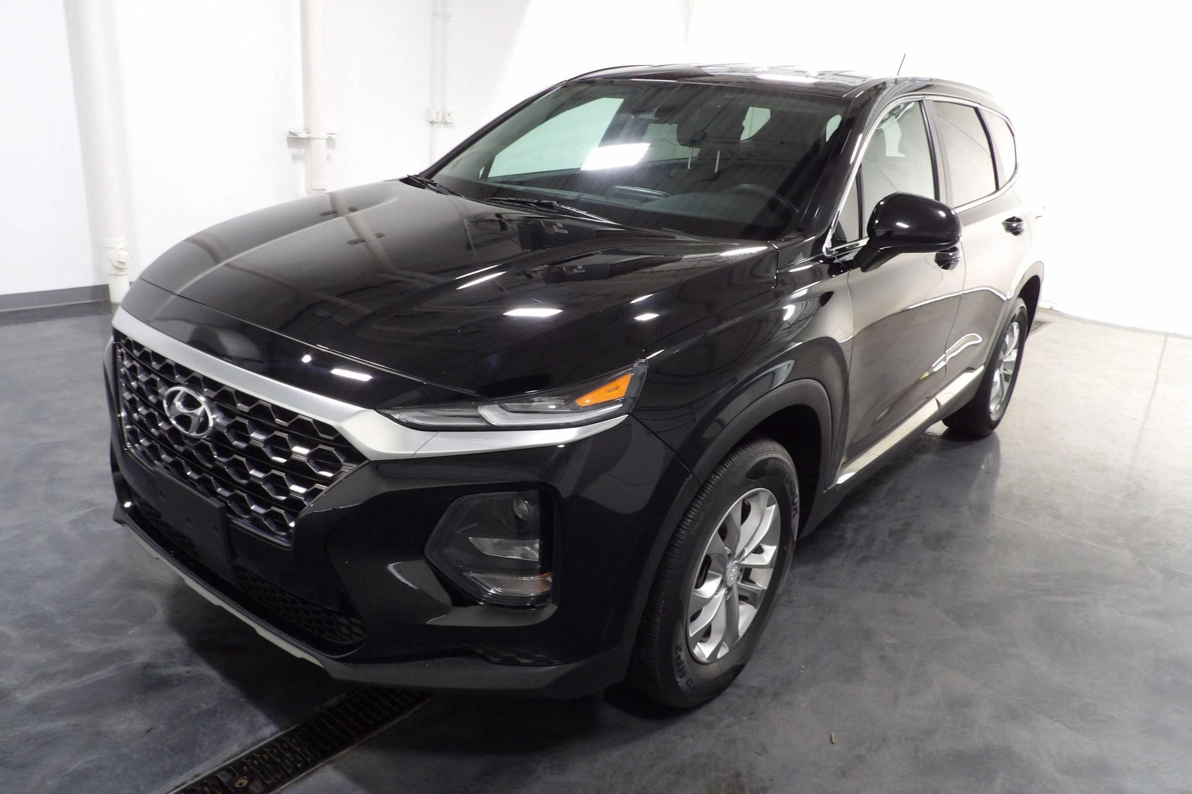 Used 2019 Hyundai Santa Fe SE w/ Cargo Package FWD image 4