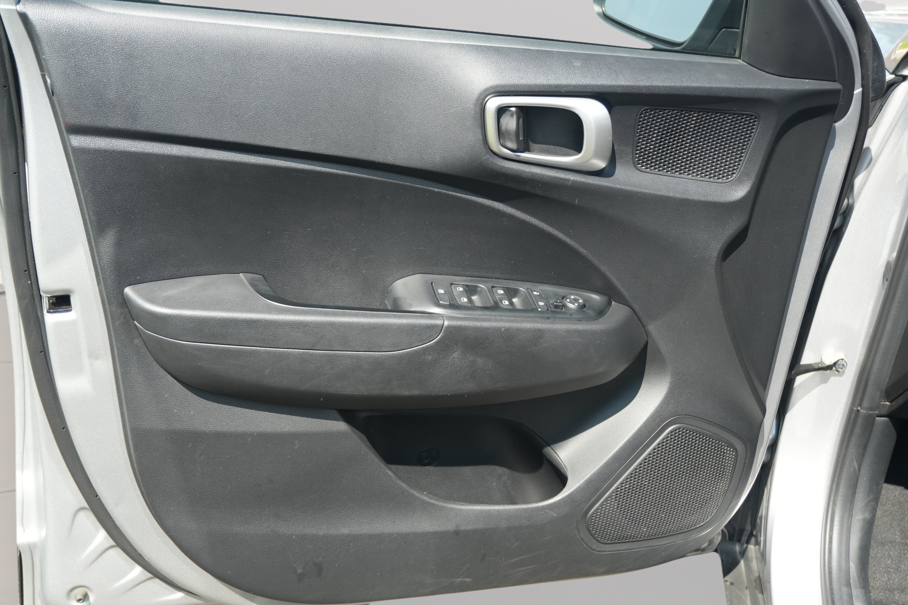 Used 2025 Hyundai Venue SEL FWD image 10